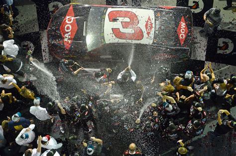 Daytona 500 live updates: Highlights, results, and news from NASCAR's biggest race - SBNation.com