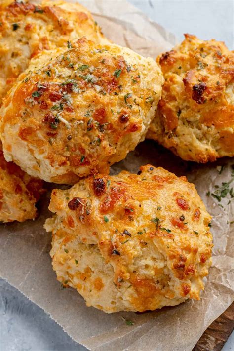 The Best Red Lobster Biscuits Recipe | Easy Weeknight Recipes