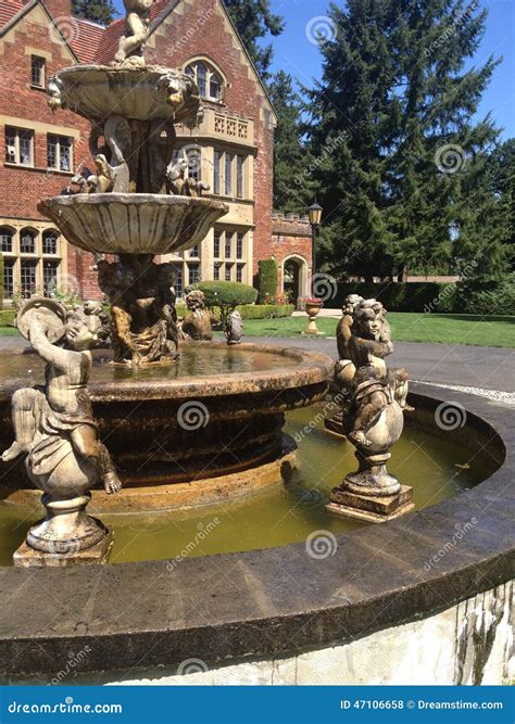 Castle Courtyard Fountain - Best Decorations