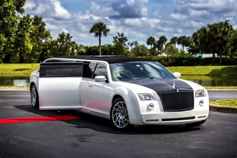 The Advantages of Limousine Transportation in 2022