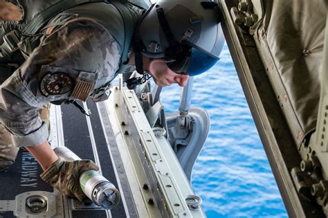 DVIDS - Images - 39th Rescue Squadron members practice rescue procedures over the Florida coast ...