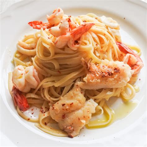 Spicy Seafood Linguine cooked with White Wine - Spicepaw