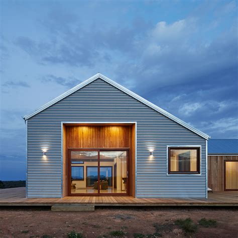 Corrugated steel provides durable facade for rural Australian home by Glow Design Group