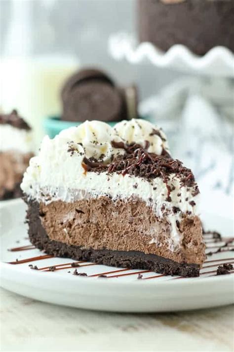 No-Bake Chocolate Marshmallow Pie - Beyond Frosting