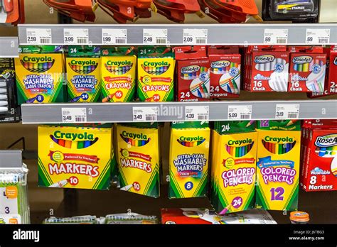 Crayola crayons hi-res stock photography and images - Alamy