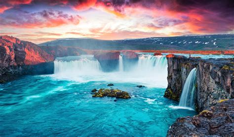 10 of the Most Beautiful Waterfalls in Iceland