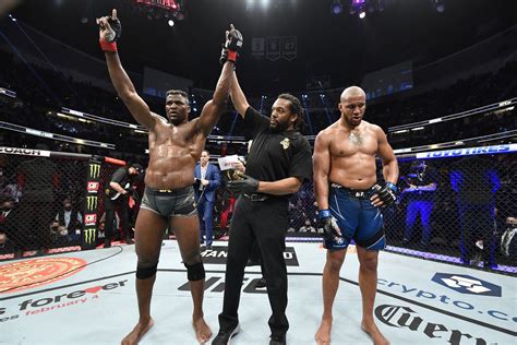 Francis Ngannou a remporté son duel face à Ciryl Gane