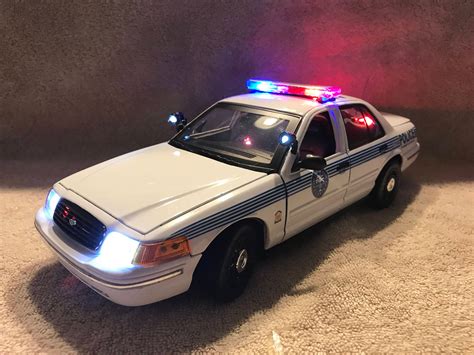 Models & Kits 1/18 New Jersey State Police Crown Vic Diecast w/ Flashing LED Lightbar & Siren ...