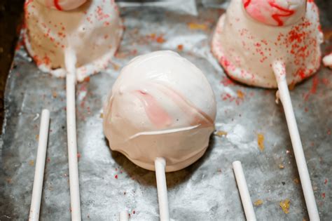 No Bake Easy EyeBall Cake Pops for Halloween | The TipToe Fairy