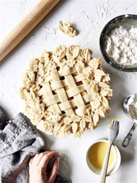 How to Make a Lattice Pie Crust Video + Decorative Leaf Pie Crust | The ...