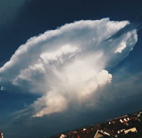 Giant cumulonimbus cloud engulfs Belgrad while strange sunset cloud ...