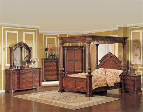 Elegant Canopy Bedroom Sets