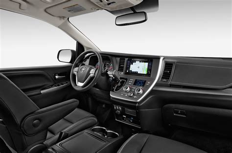 2015 Toyota Sienna SE interior | TheDetroitBureau.com