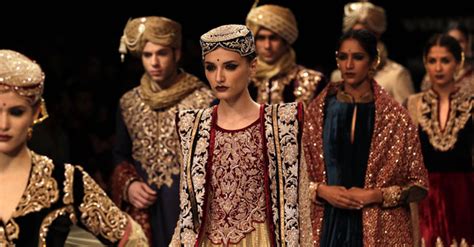 India reinvents ‘ethnic chic’ - DAWN.COM