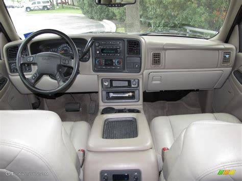 Neutral/Shale Interior 2005 GMC Yukon SLT 4x4 Photo #40006994 | GTCarLot.com