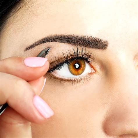 7 Eyebrow Mistakes Every Woman Makes According to Makeup Artists - NewBeauty