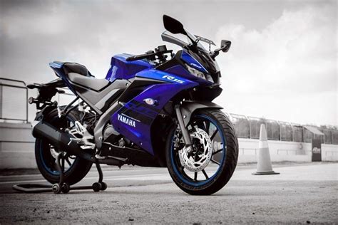 Yamaha YZF R15 V4 : Price, Features, Specifications