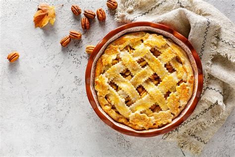 Premium Photo | Apple pie with lattice crust