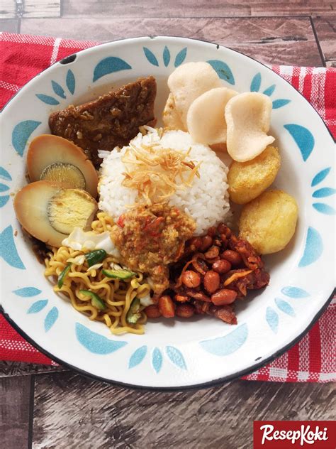 Nasi Uduk Komplit khas Betawi (Jakarta) - Resep | ResepKoki