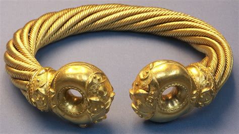 Celtic Torq in the British Museum,,, British Bling!! | Ancient jewelry ...