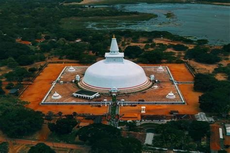 Ruwanweliseya Stupa