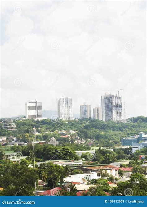 Cebu city skyline editorial photo. Image of dull, commercial - 109112651