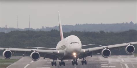 Pilot Pulls Off Airbus A380 Crosswind Landing As Ferocious Storm Hits Düsseldorf Airport ...