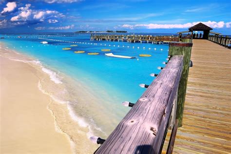 7 Best Beaches in & Around Nassau, The Bahamas | Celebrity Cruises