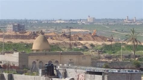 Egypt building new wall along Gaza border | Middle East Eye