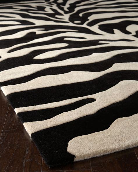 Fair Ivory Zebra Rug, 6' Round