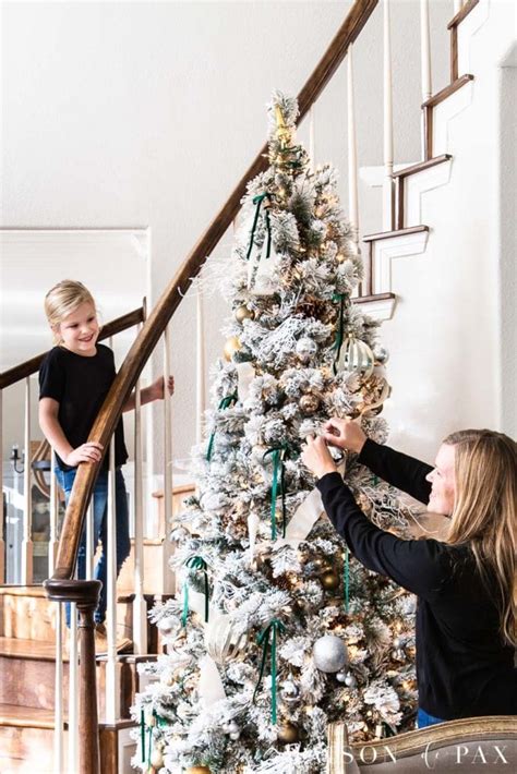 Flocked Christmas Tree Decorating Ideas - Maison de Pax