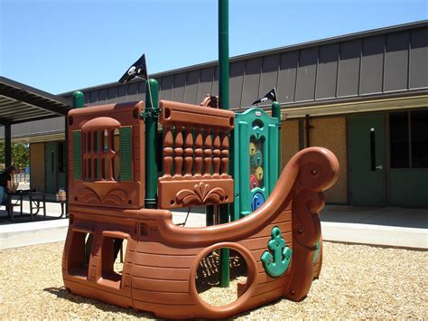 Pirate Ship Playhouse Project: #1 Pirate Ship playhouse project / Hanah ...