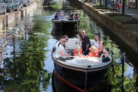 Delft: Open Boat Canal Cruise With Skipper