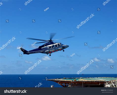 Helicopter Landing Transfer Passenger Work Offshore Stock Photo ...