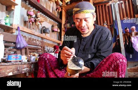 Wayang golek puppet Stock Videos & Footage - HD and 4K Video Clips - Alamy