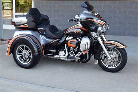 2017 Harley Davidson Tri-Glide Trike Custom Flawless. Retail Price: $50,000 (£38,580), Sale ...