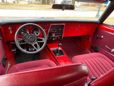 Descubrir 57+ imagen camaro red interior - Abzlocal.mx