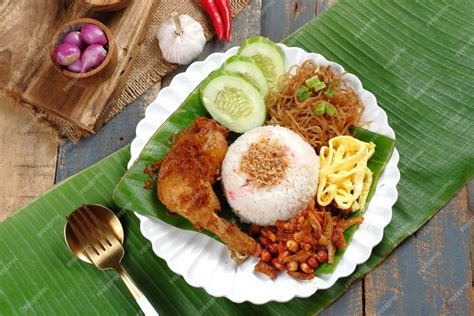 Premium Photo | Nasi uduk Betawi,Coconut flavored steamed rice dish from Betawi, Jakarta.served ...