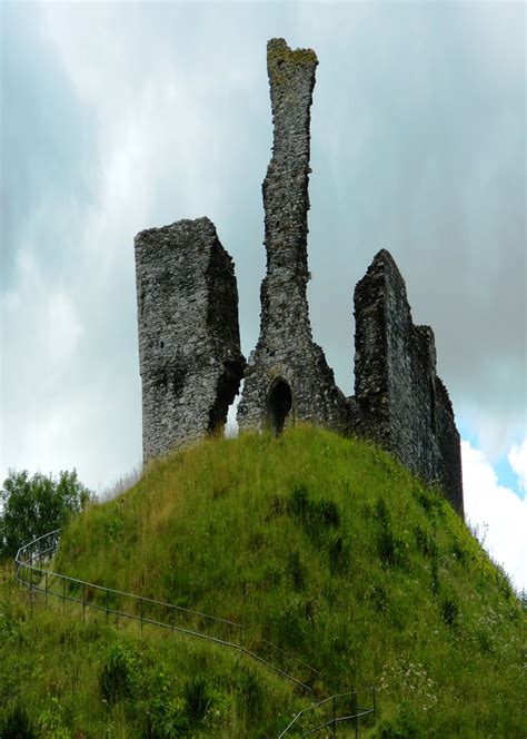 Okehampton Castle | castle-finders.co.uk