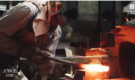 Video: The process of forging a katana in the traditional Japanese way