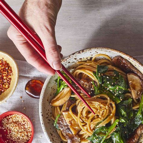 Long-Life Noodles with Beef & Chinese Broccoli