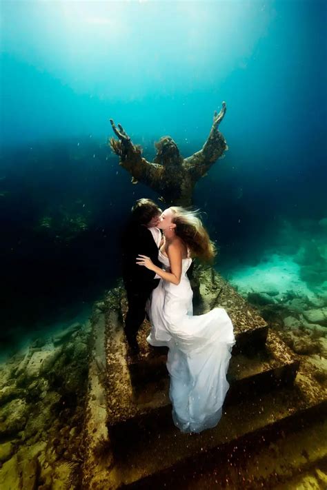 Brilliant Underwater Wedding Photography – SORTRA