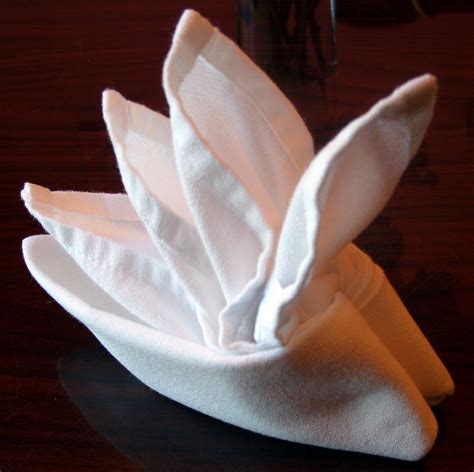 Folding Cloth Table Napkins : 8 Steps (with Pictures) - Instructables