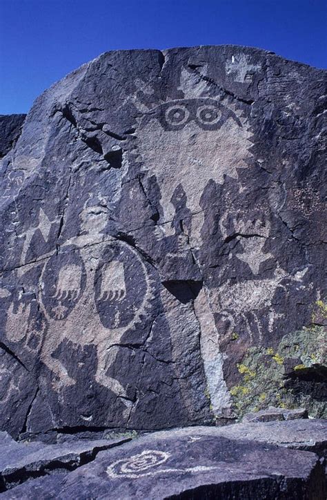 Ancient Pueblo-Anasazi rock art of a warrior with a bear claw shield - New Mexico | Ancient art ...