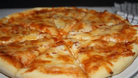 Cheese pizza | Pizza recipe | Easy pizza with quick Pizza sauce ...