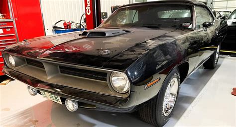 1-of-14 Plymouth Hemi Cuda Convertibles Uncovered In Texas After 46 Years | Carscoops