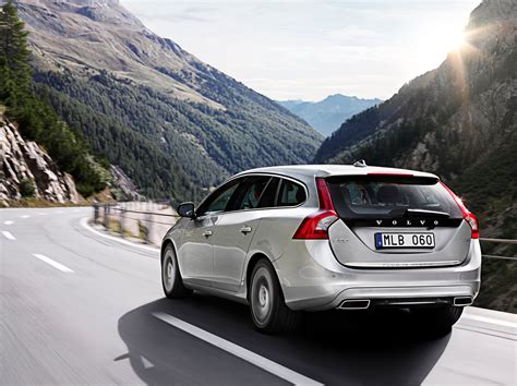 Volvo prices V60 Plug-In Hybrid wagon and touts its technical superiority - GM-VOLT : Chevy Volt ...