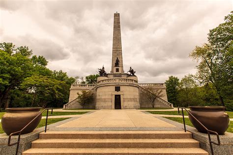 Lincoln Tomb Photograph by Ben Graham - Pixels