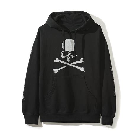 Streetwear Hoodies for Men: 9 of the Coolest Hoodies You Can Buy