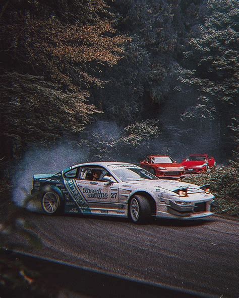 𝐂𝐚𝐫 𝟗 𝐑𝐞𝐭𝐫𝐨 on Instagram: “𝙙𝙧𝙞𝙛𝙩𝙞𝙣𝙜 𝙞𝙣 𝙩𝙝𝙚 𝙢𝙤𝙪𝙣𝙩𝙖𝙞𝙣𝙨 💨 - #retrocar #jdm #jdmcars… | Best jdm ...